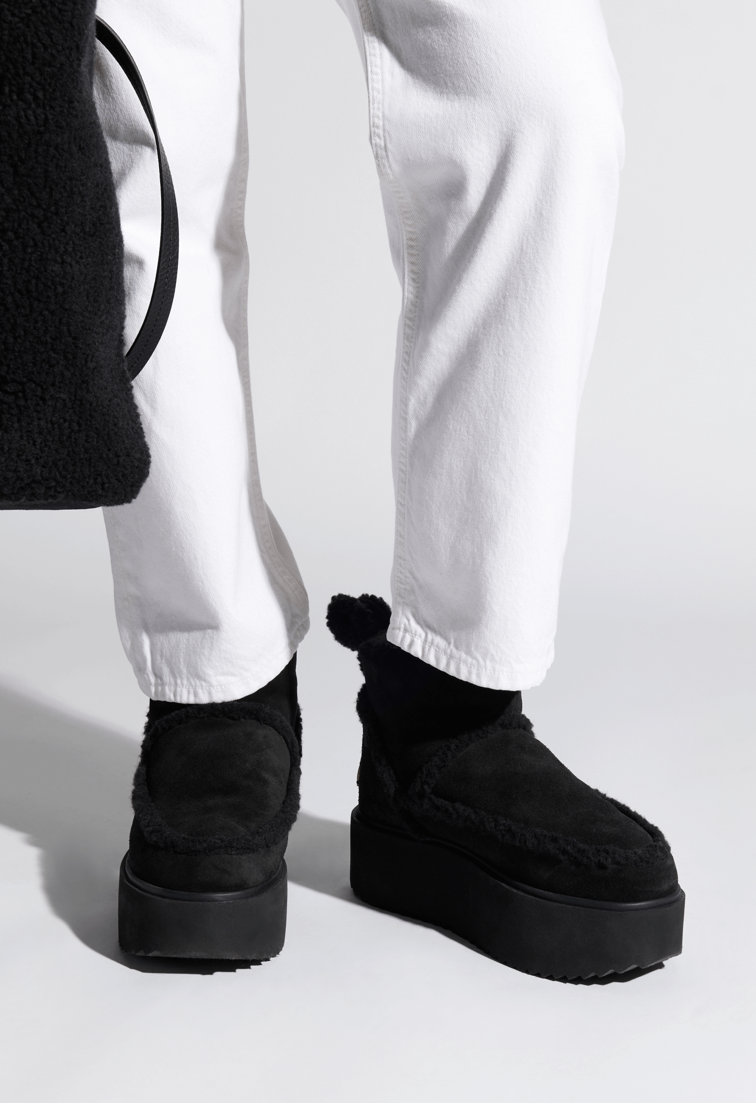 COCCINELLE x INUIKII Classic Low Shearling