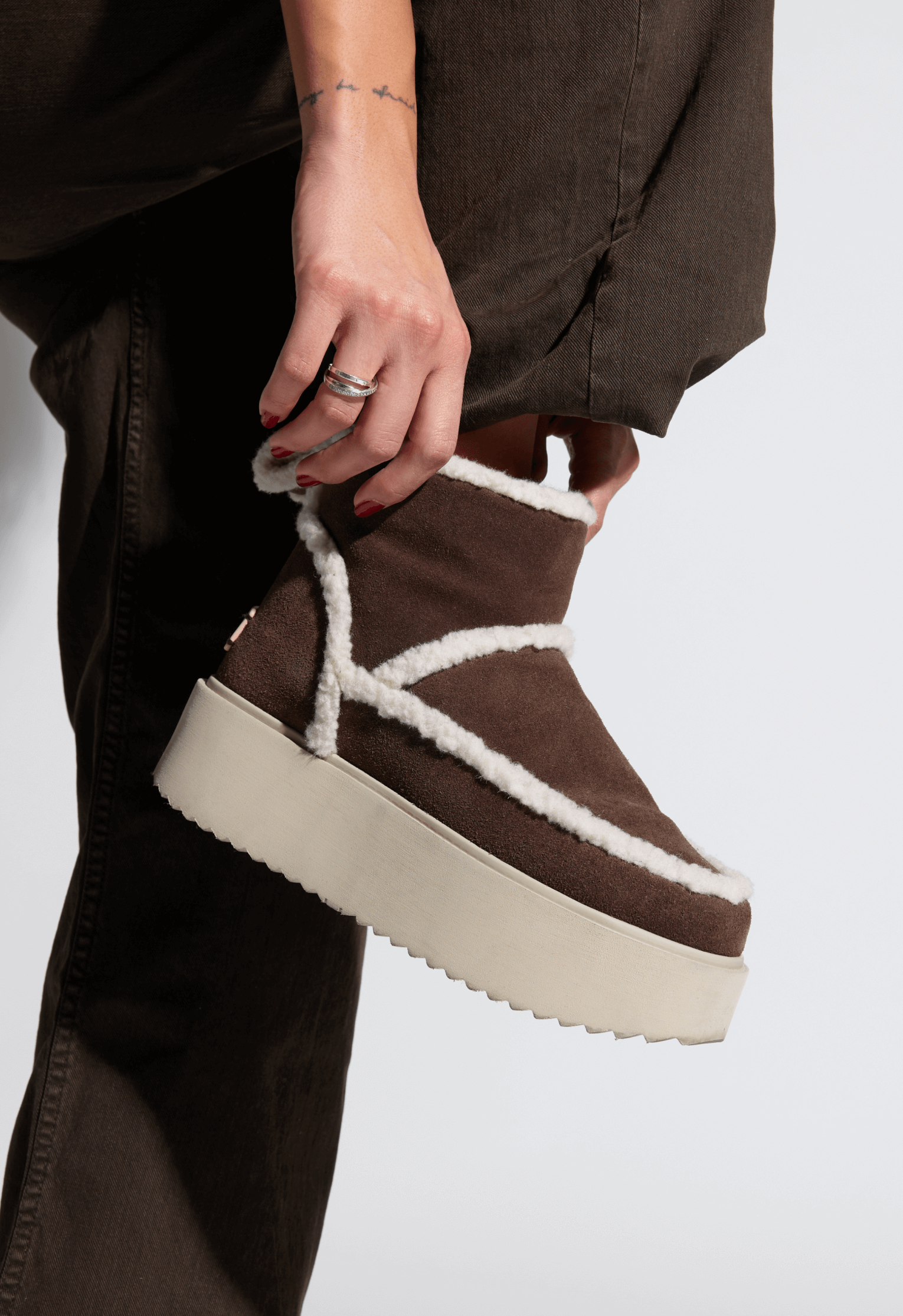 COCCINELLE x INUIKII Classic Low Shearling